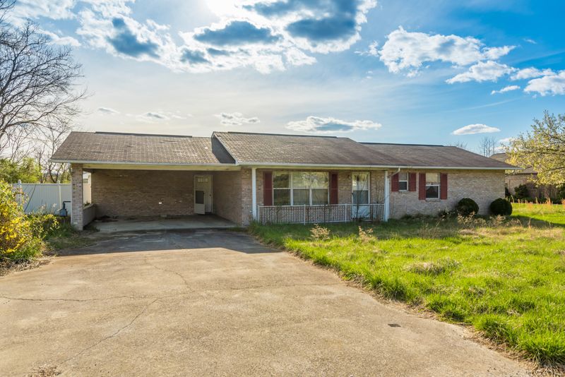 815 Middle Creek Rd, Sevierville, TN 37862