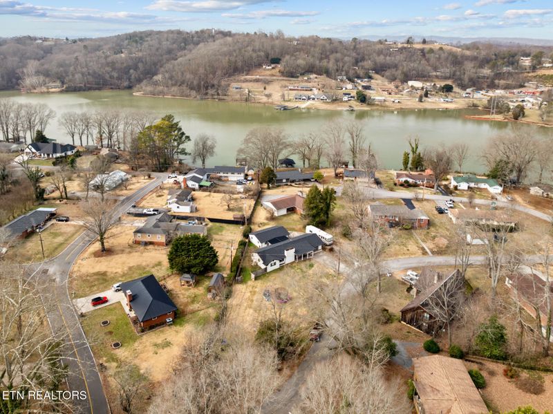 815 Nelson Dr, Kingston, TN 37763