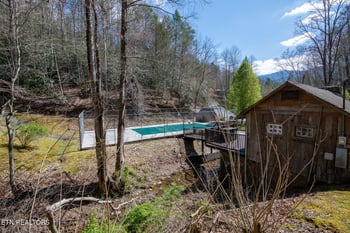 815 Red Fox Tr, Gatlinburg, TN 37738