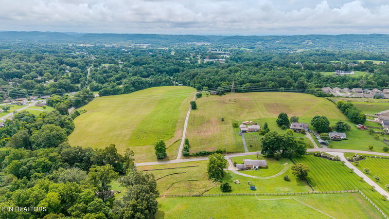 8150 Pelleaux Rd, Knoxville, TN 37938