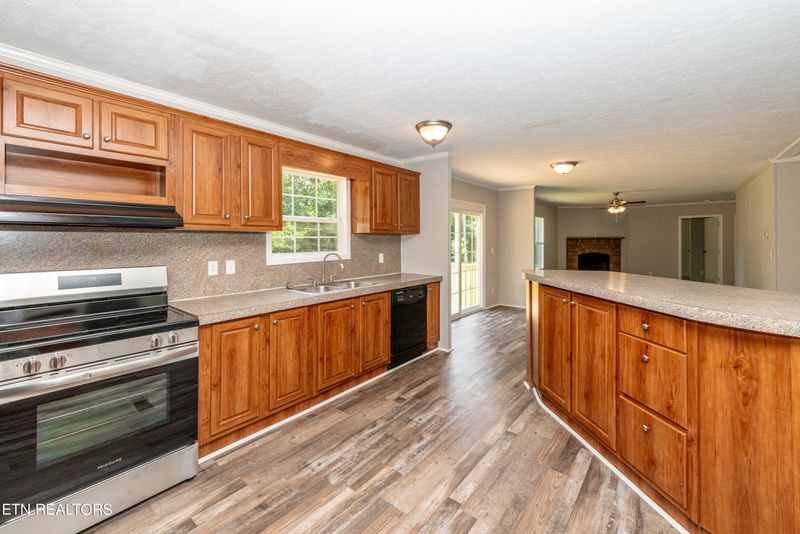 8154 Harmon Rd, Powell, TN 37849