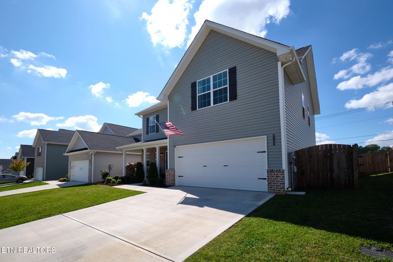 8155 Zenith Ln, Powell, TN 37849