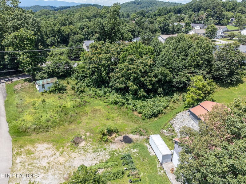 8158 Bell Campground Rd, Powell, TN 37849