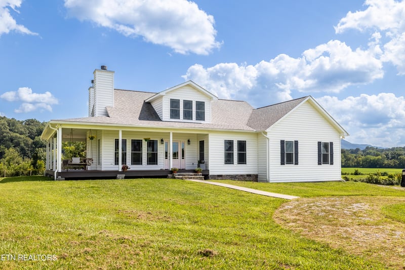 816 Country Ln, Walland, TN 37886
