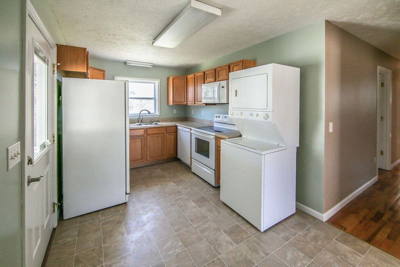 816 E E Wheeler St, Rockwood, TN 37854