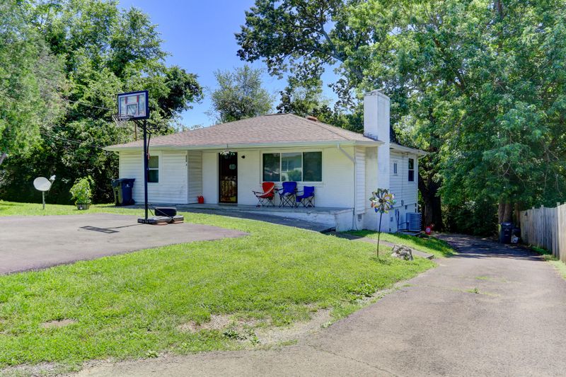 816 Hickory Dr, Knoxville, TN 37912