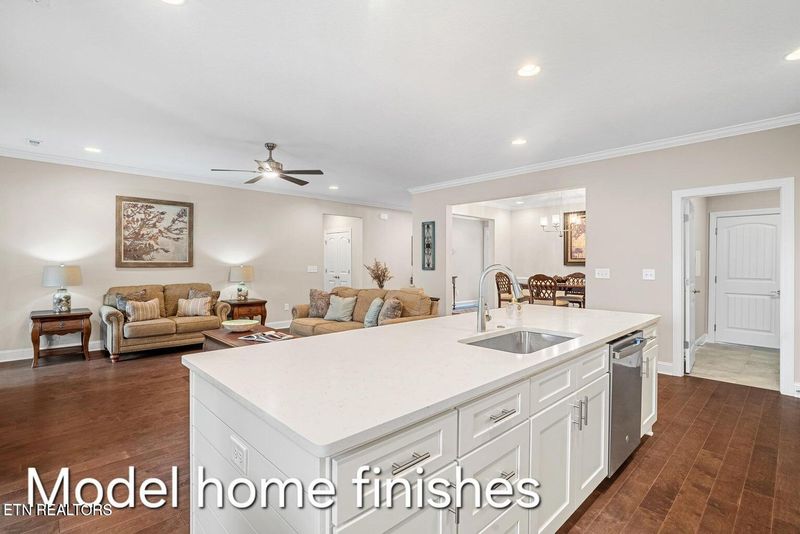 816 Levis Ridge Ln, Knoxville, TN 37918