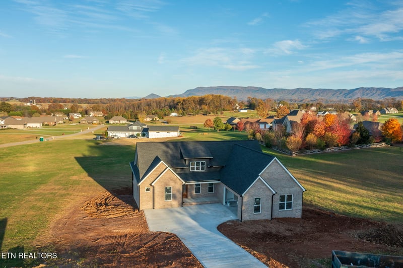 816 Majestic Mountains Blvd, Walland, TN 37886