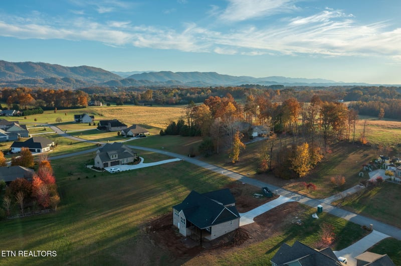 816 Majestic Mountains Blvd, Walland, TN 37886
