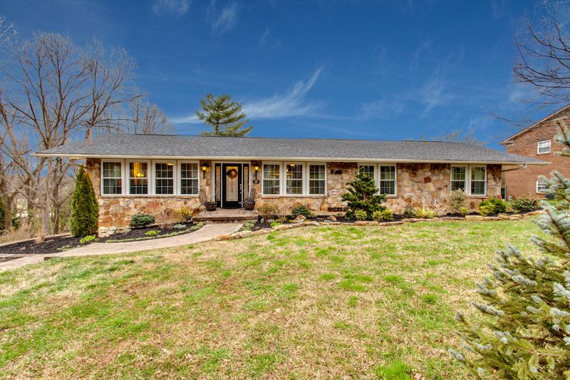 816 Ponder Rd, Knoxville, TN 37923