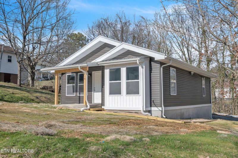 816 Rogers St, Clinton, TN 37716