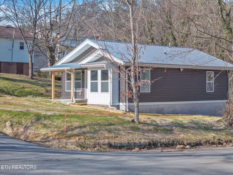 816 Rogers St, Clinton, TN 37716
