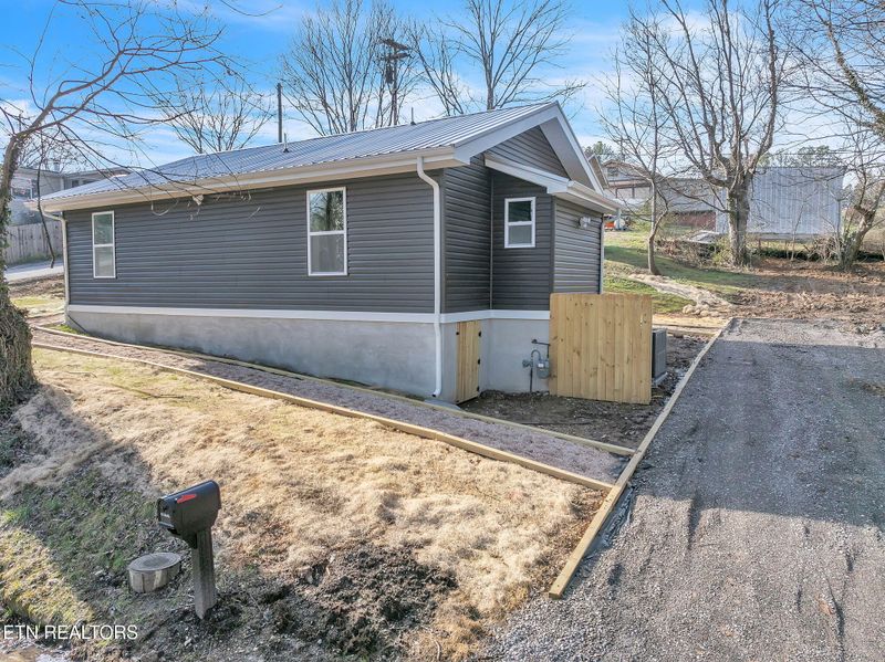 816 Rogers St, Clinton, TN 37716