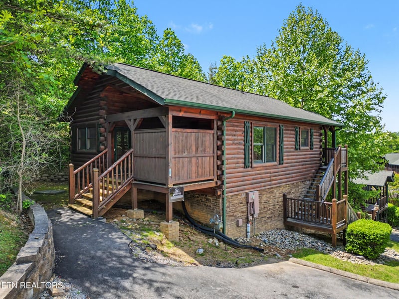 816 Spirit Loop Way, Gatlinburg, TN 37738
