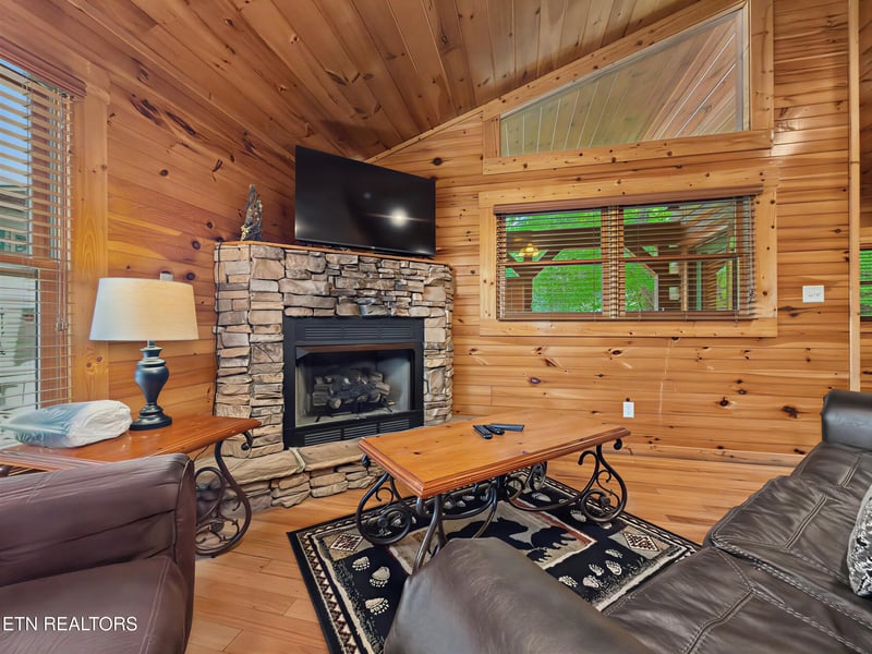 816 Spirit Loop Way, Gatlinburg, TN 37738