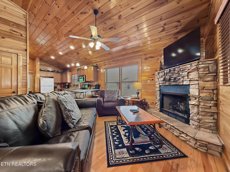 816 Spirit Loop Way, Gatlinburg, TN 37738