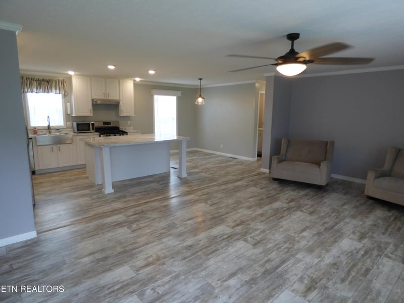 817 Hillendale Rd, Crossville, TN 38572