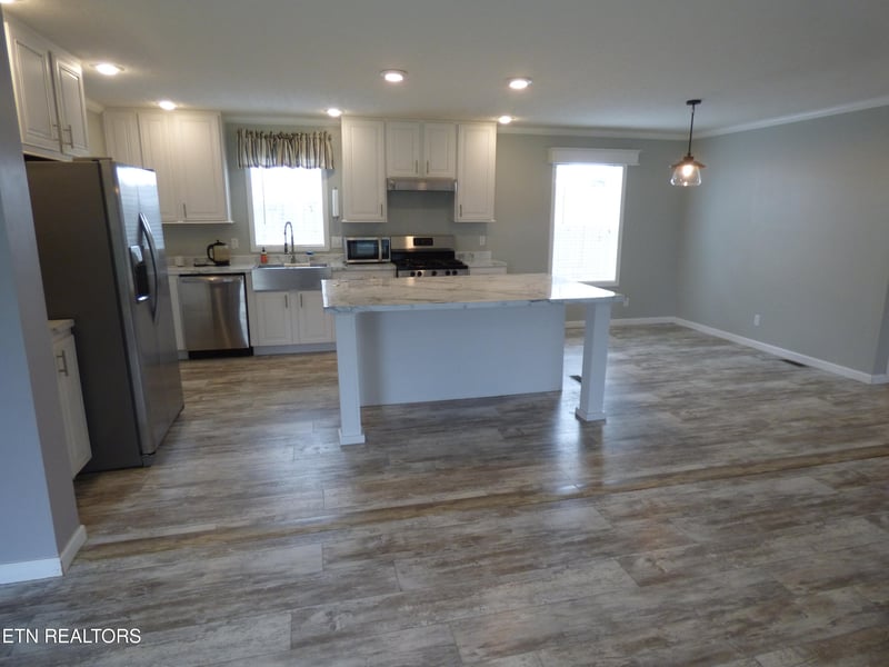 817 Hillendale Rd, Crossville, TN 38572