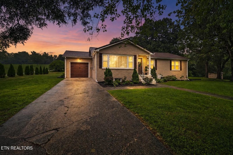 817 Lawnville Rd, Kingston, TN 37763
