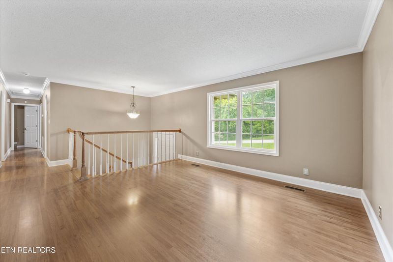 817 N Whispering Oak Cir, Powell, TN 37849