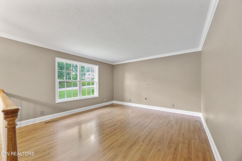 817 N Whispering Oak Cir, Powell, TN 37849