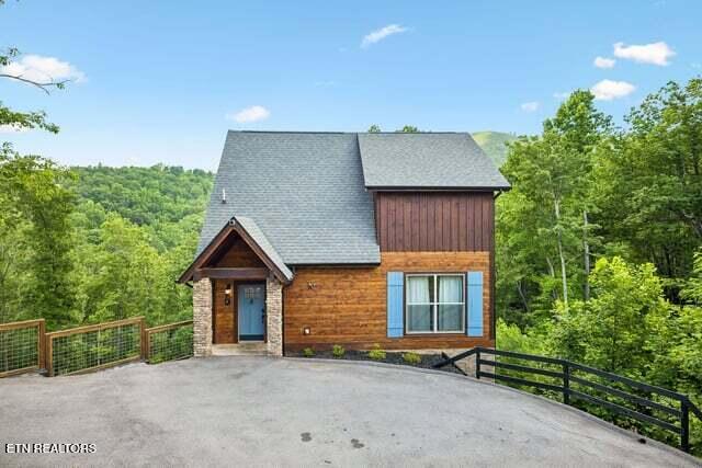 817 Pine Top Ln, Gatlinburg, TN 37738