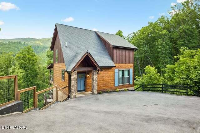 817 Pine Top Ln, Gatlinburg, TN 37738