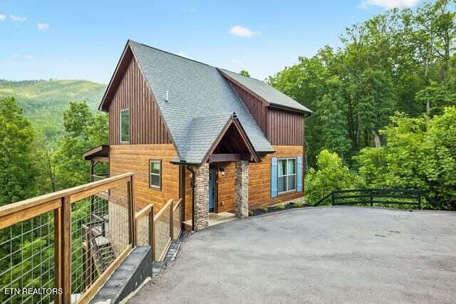 817 Pine Top Ln, Gatlinburg, TN 37738