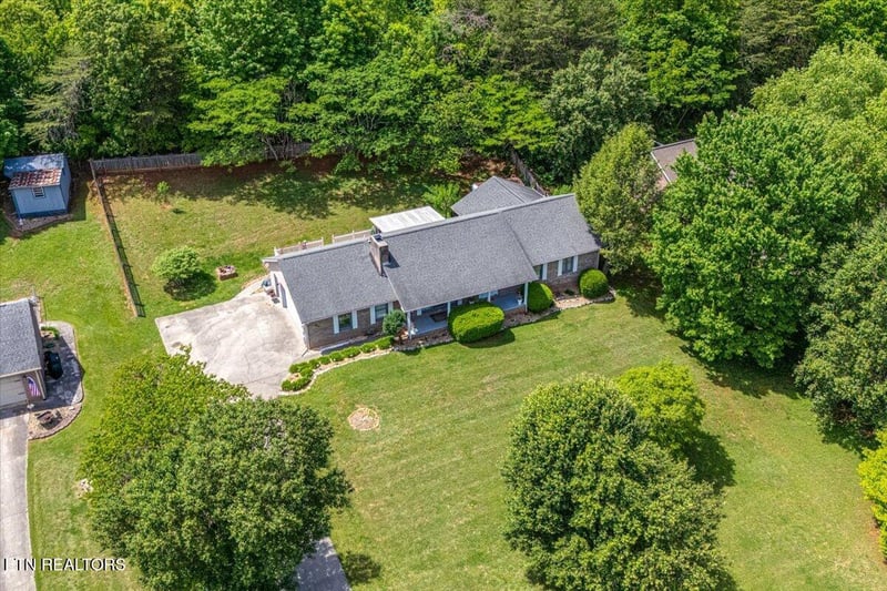 817 Pioneer Dr, Seymour, TN 37865