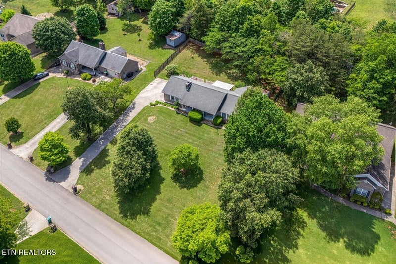 817 Pioneer Dr, Seymour, TN 37865