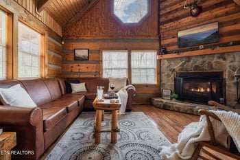 817 Ridgefield Dr, Sevierville, TN 37876
