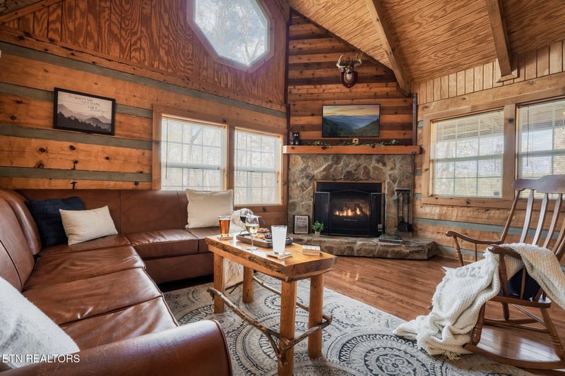 817 Ridgefield Dr, Sevierville, TN 37876