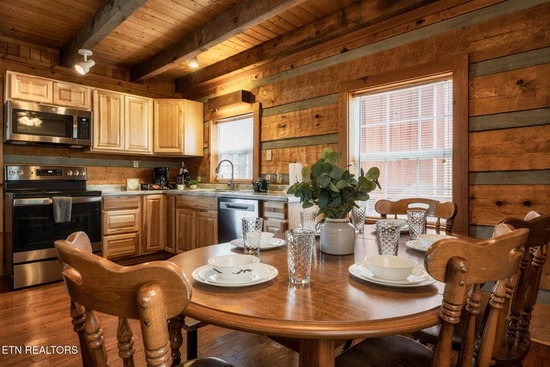 817 Ridgefield Dr, Sevierville, TN 37876