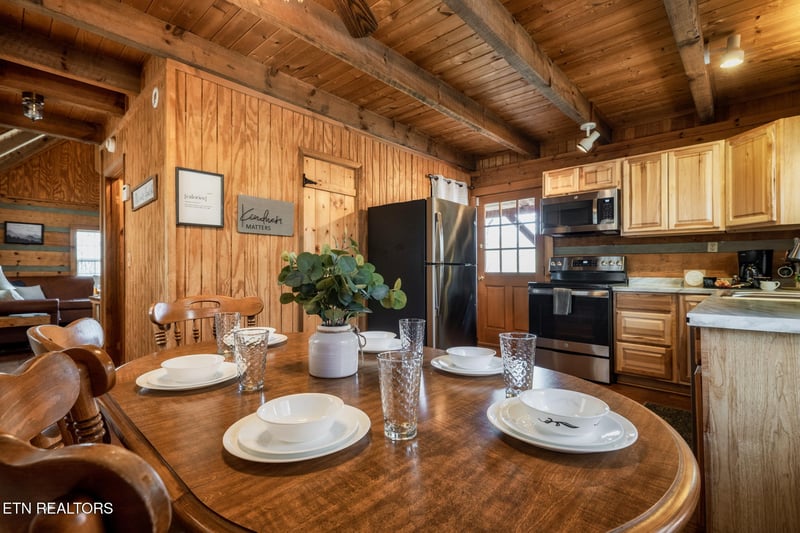 817 Ridgefield Dr, Sevierville, TN 37876