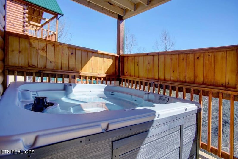 817 String Run Way, Pigeon Forge, TN 37863