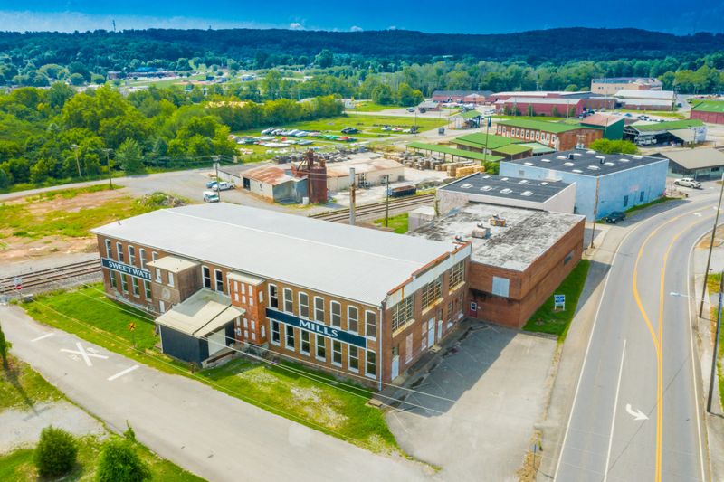 818-810 N Main St, Sweetwater, TN 37874