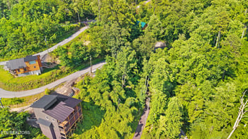 818 Davenport Rd, Gatlinburg, TN 37738
