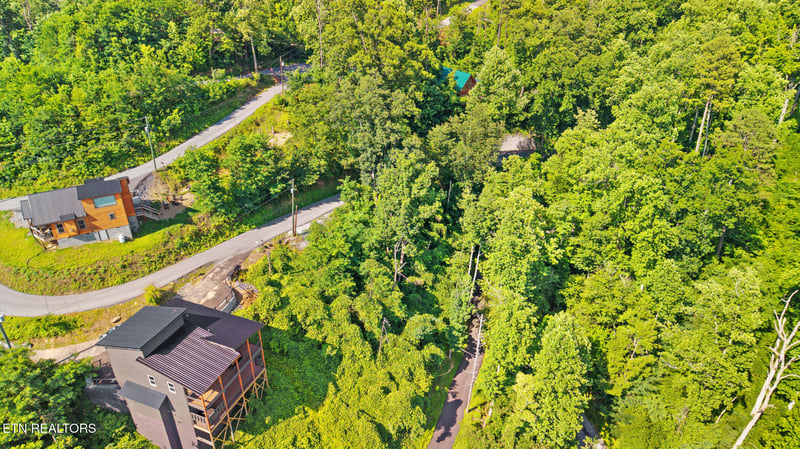818 Davenport Rd, Gatlinburg, TN 37738