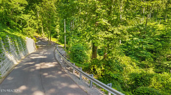 818 Davenport Rd, Gatlinburg, TN 37738
