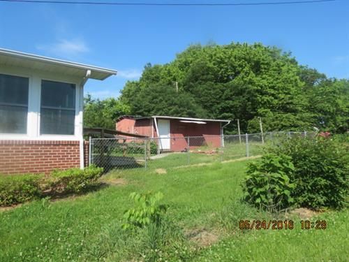 818 Hendrickson St, Clinton, TN 37716