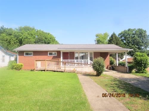 818 Hendrickson St, Clinton, TN 37716