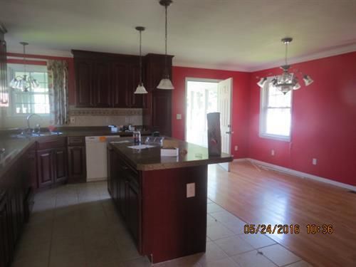 818 Hendrickson St, Clinton, TN 37716