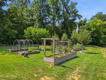 818 Highway 360, Vonore, TN 37885