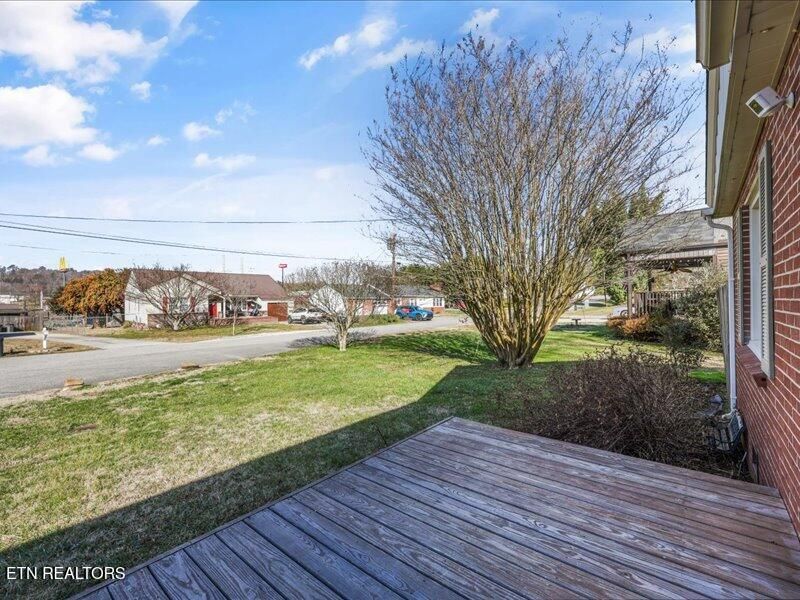 818 Rosedale Ave, Kingston, TN 37763