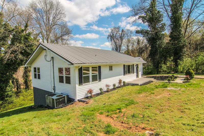 818 Sargent Dr, Kingston, TN 37763
