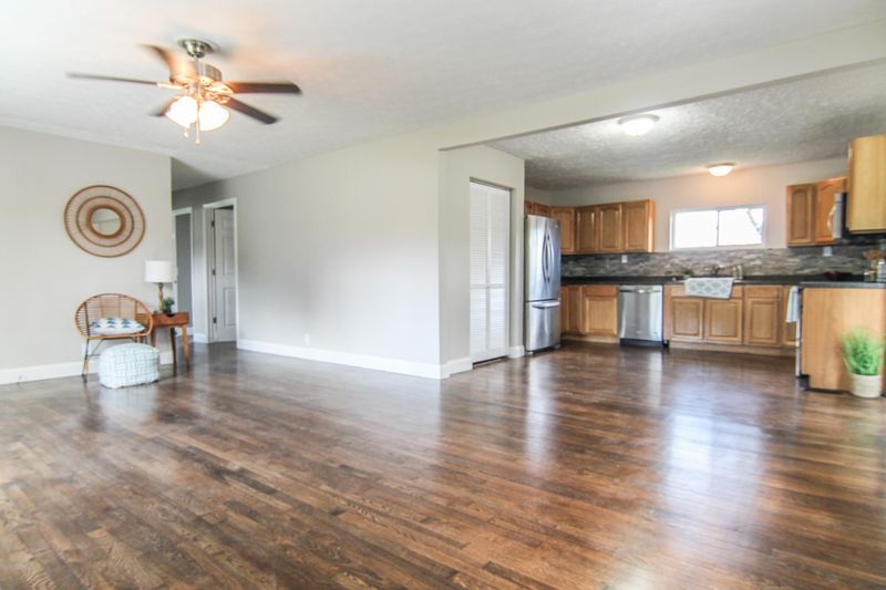 818 Sargent Dr, Kingston, TN 37763