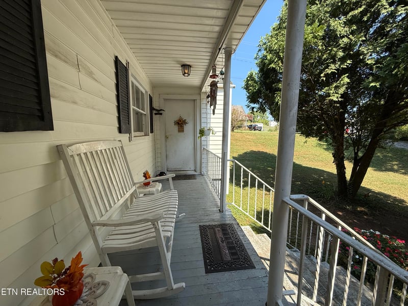 818 Sewanee St, Harriman, TN 37748