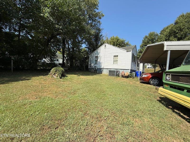 818 Sewanee St, Harriman, TN 37748