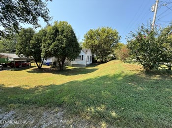 818 Sewanee St, Harriman, TN 37748