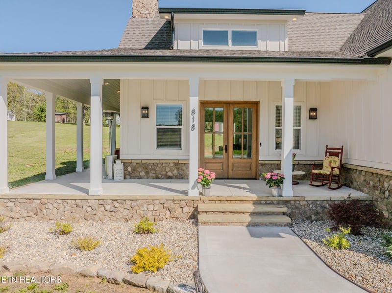 818 Sophie Dr, Greenback, TN 37742